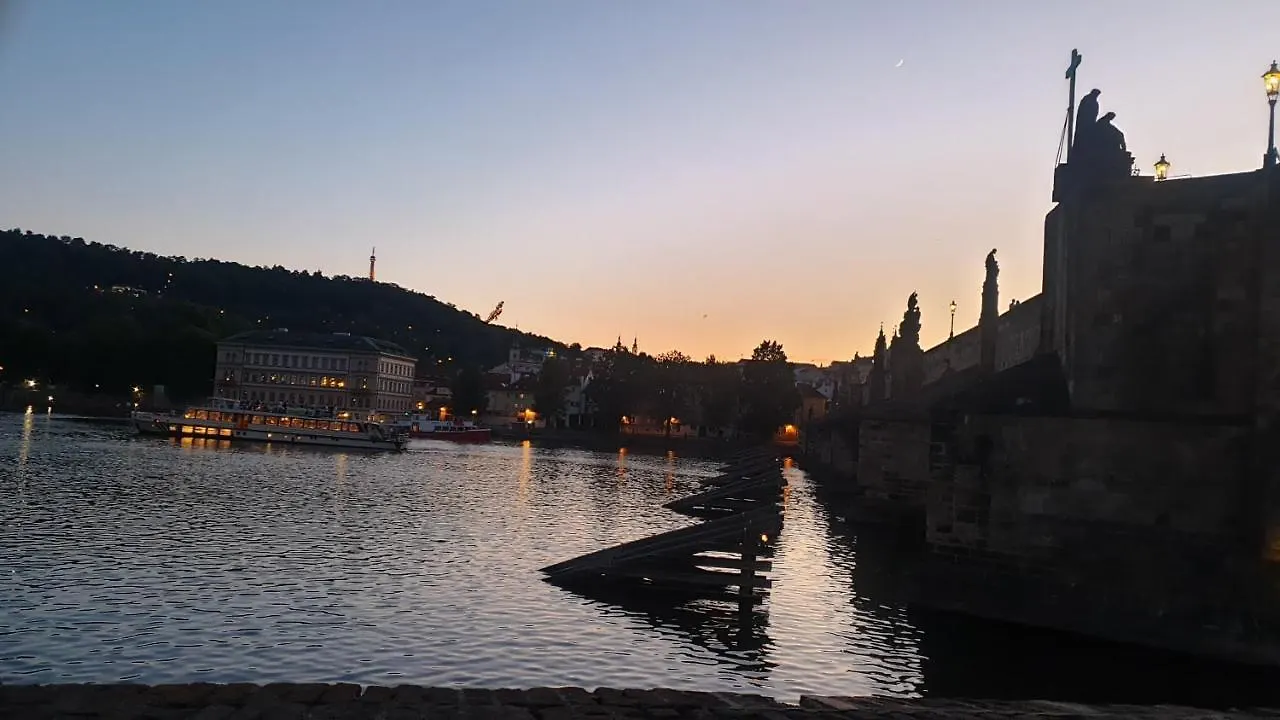 Laxmi Happy Home In Prague Apartment