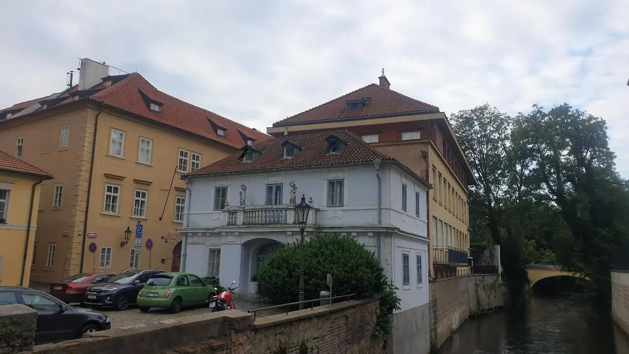 Apartment Laxmi Happy Home In Prague